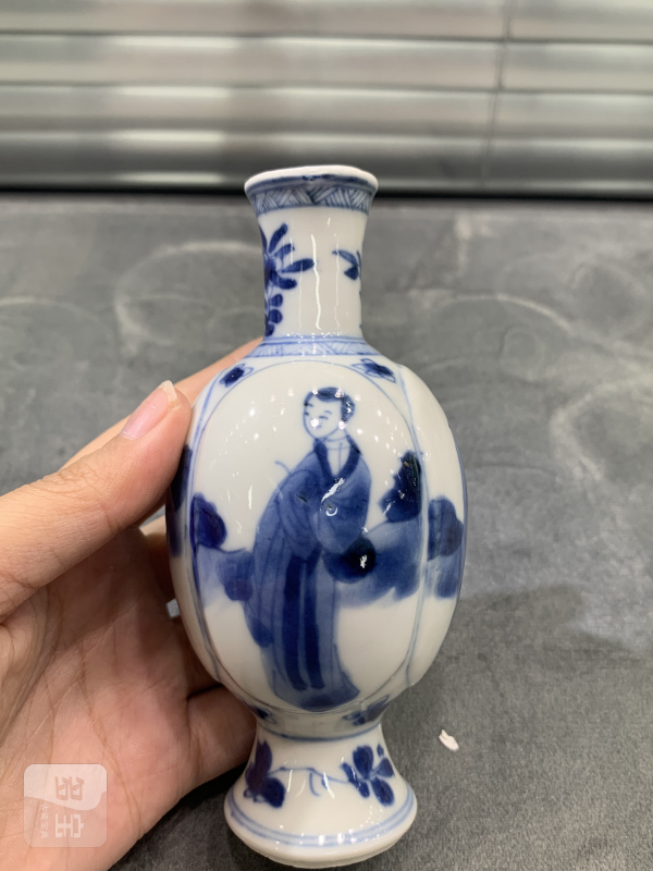清康熙青花四美图瓜棱小瓶 - 图5